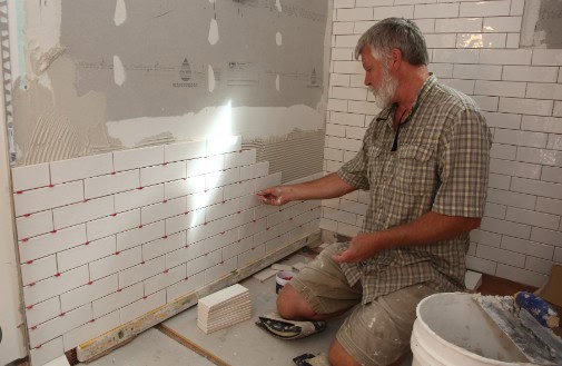 Can I tile bathroom wall myself?