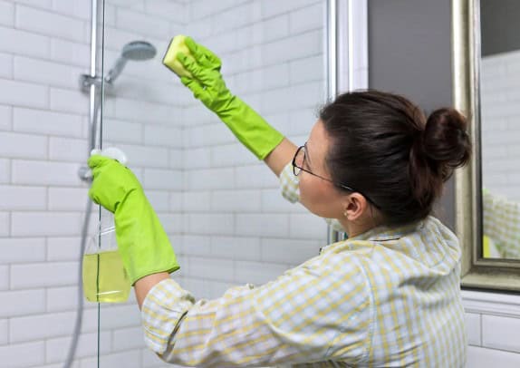 Can you use toilet bowl cleaner on fiberglass